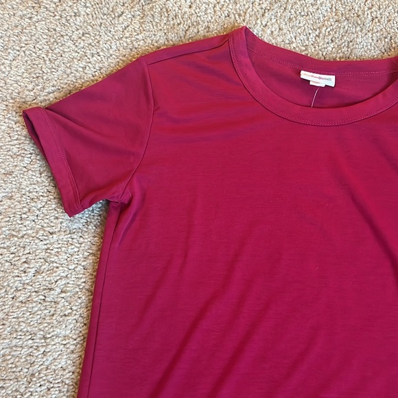Lularoe Liv tee shirt short sleeve top crew neck berry pink stretchy size small - Picture 2 of 5